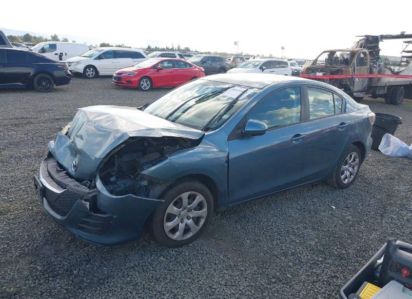 Photo 2 of 2010 Mazda Mazda3 I SPORT (VIN JM1BL1SGXA1165243)