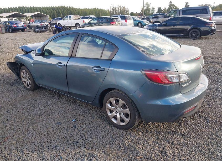 Photo 3 of 2010 Mazda Mazda3 I SPORT (VIN JM1BL1SGXA1165243)