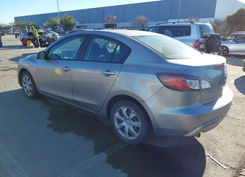 Photo 3 of 2010 Mazda Mazda3 I SPORT (VIN JM1BL1SGXA1240345)