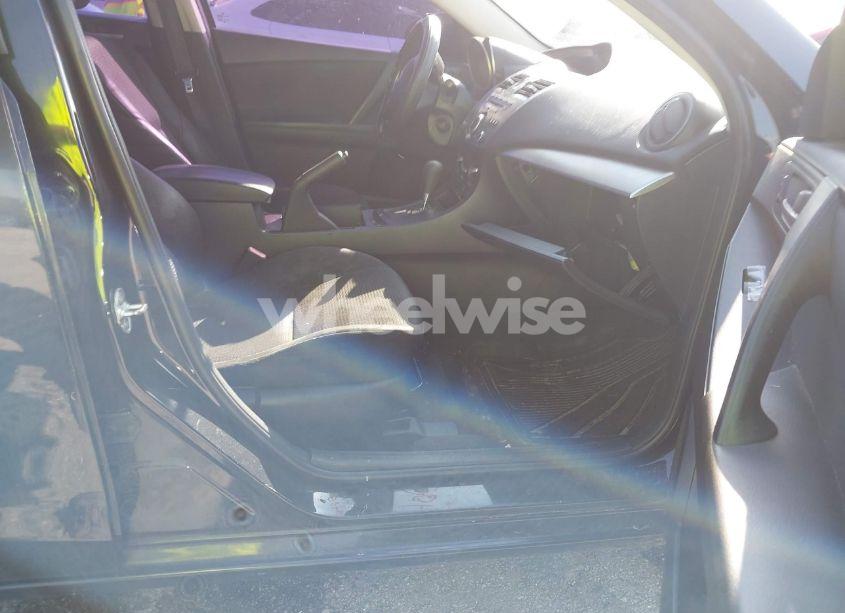 Photo 5 of 2013 Mazda Mazda3 I SV (VIN JM1BL1TF0D1729461)