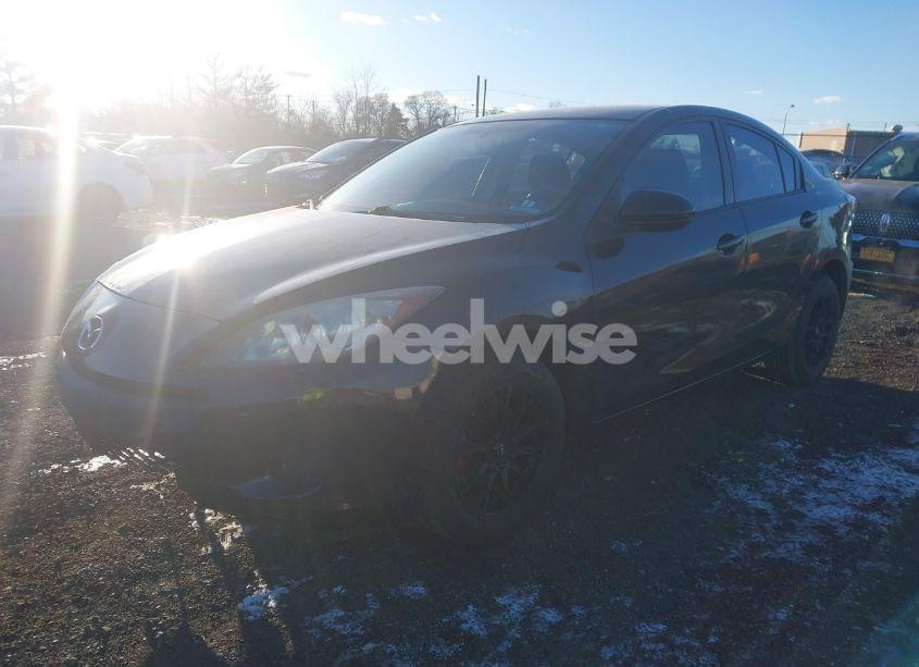 Photo 2 of 2013 Mazda Mazda3 I SV (VIN JM1BL1TF0D1789384)