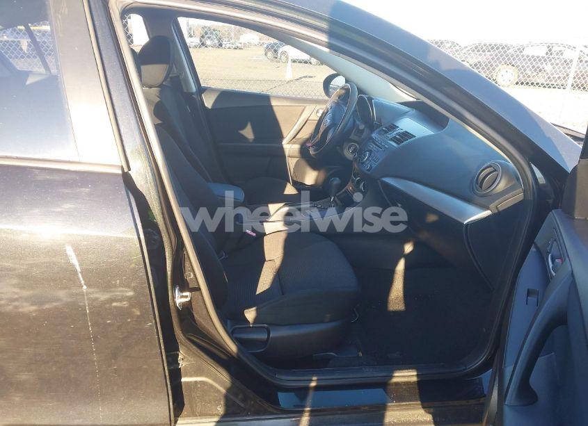 Photo 5 of 2013 Mazda Mazda3 I SV (VIN JM1BL1TF0D1789384)