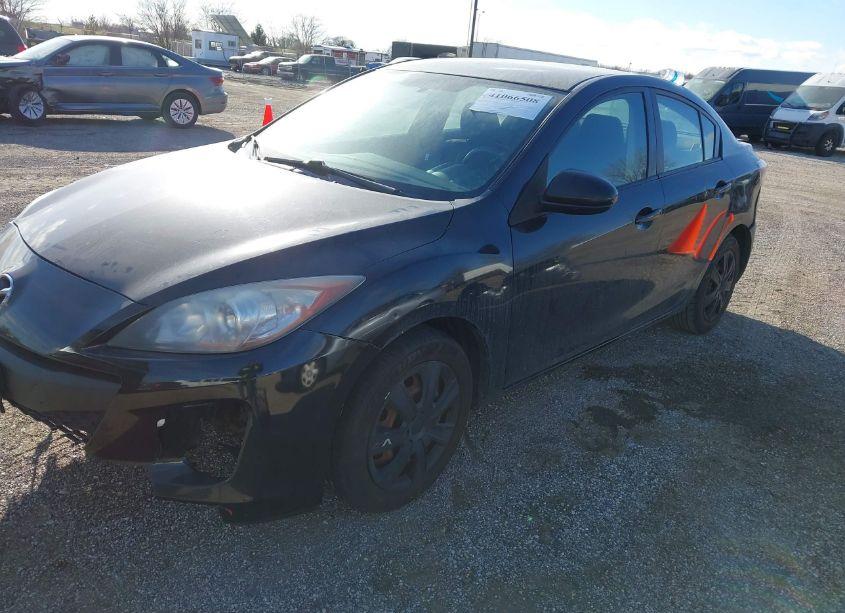 Photo 2 of 2013 Mazda Mazda3 I SV (VIN JM1BL1TF1D1722261)