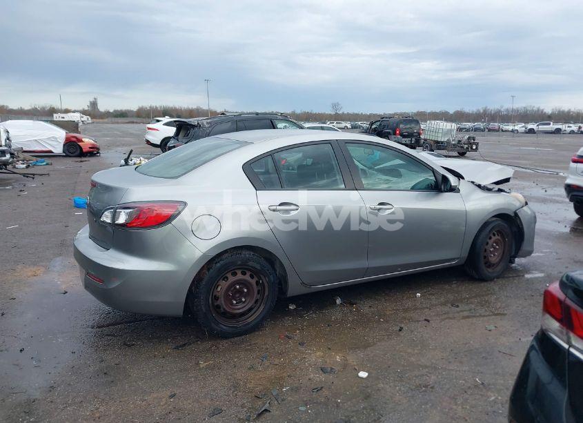 Photo 13 of 2013 Mazda Mazda3 I SV (VIN JM1BL1TF2D1702052)