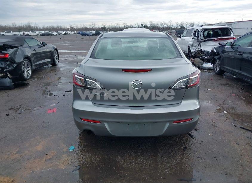 Photo 16 of 2013 Mazda Mazda3 I SV (VIN JM1BL1TF2D1702052)