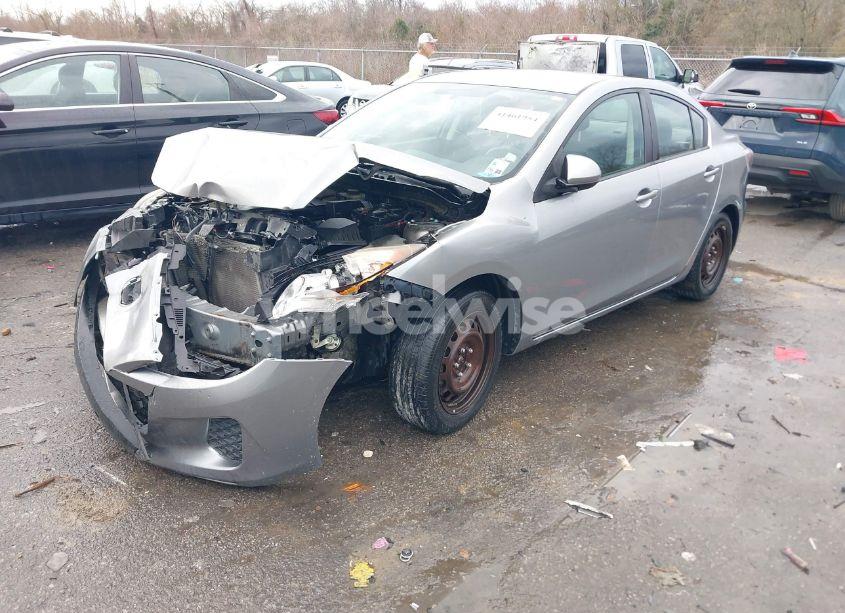 Photo 2 of 2013 Mazda Mazda3 I SV (VIN JM1BL1TF2D1702052)