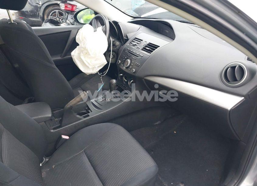 Photo 5 of 2013 Mazda Mazda3 I SV (VIN JM1BL1TF2D1702052)