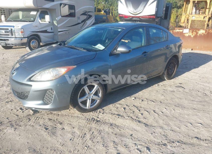 Photo 2 of 2013 Mazda Mazda3 I SV (VIN JM1BL1TF2D1769010)