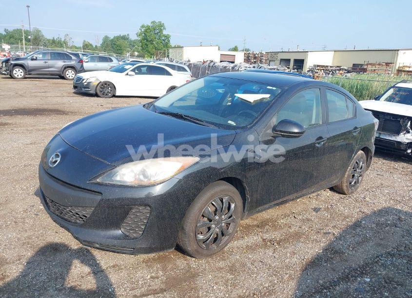 Photo 2 of 2013 Mazda Mazda3 I SV (VIN JM1BL1TF4D1703008)