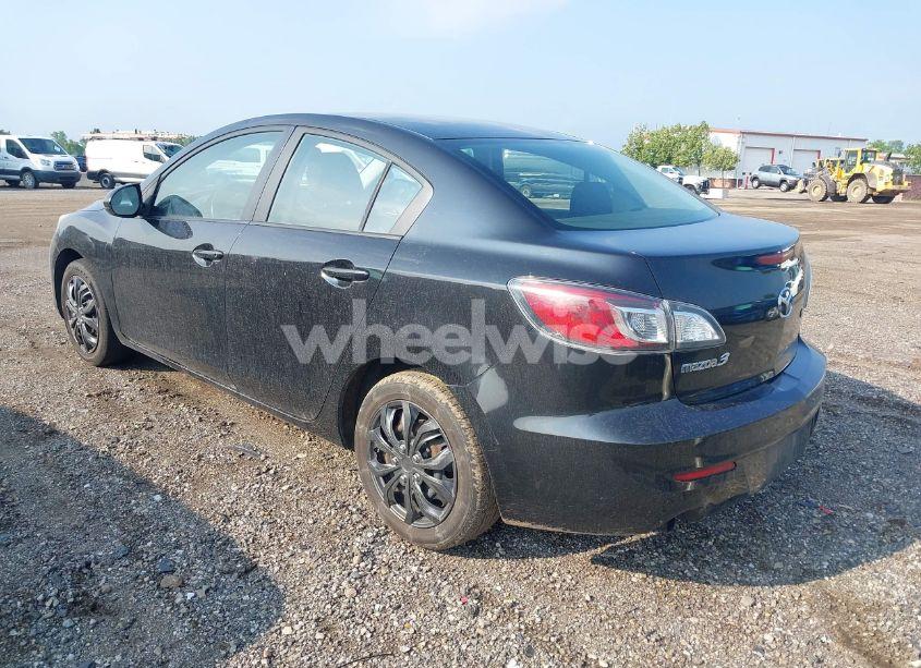 Photo 3 of 2013 Mazda Mazda3 I SV (VIN JM1BL1TF4D1703008)