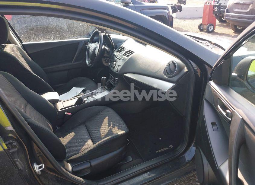 Photo 5 of 2013 Mazda Mazda3 I SV (VIN JM1BL1TF4D1703008)