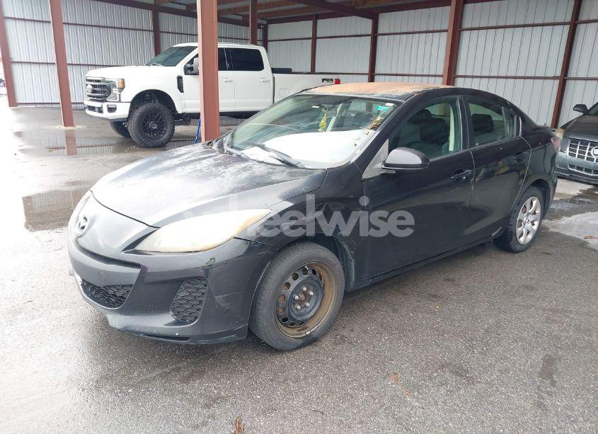 Photo 2 of 2013 Mazda Mazda3 I SV (VIN JM1BL1TF4D1704725)