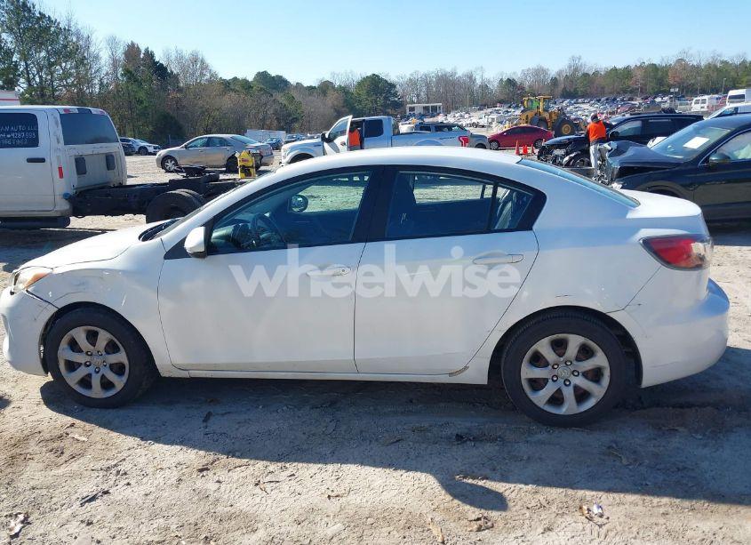 Photo 14 of 2013 Mazda Mazda3 I SV (VIN JM1BL1TF4D1746358)