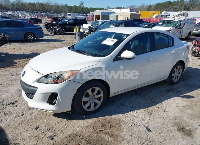 Photo 2 of 2013 Mazda Mazda3 I SV (VIN JM1BL1TF4D1746358)