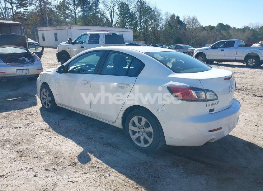 Photo 3 of 2013 Mazda Mazda3 I SV (VIN JM1BL1TF4D1746358)