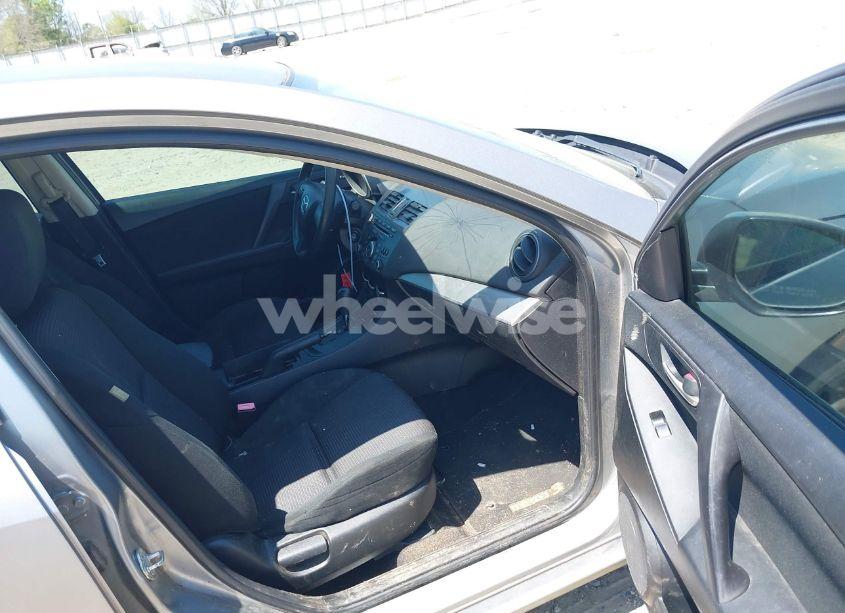 Photo 5 of 2013 Mazda Mazda3 I SV (VIN JM1BL1TF4D1797066)