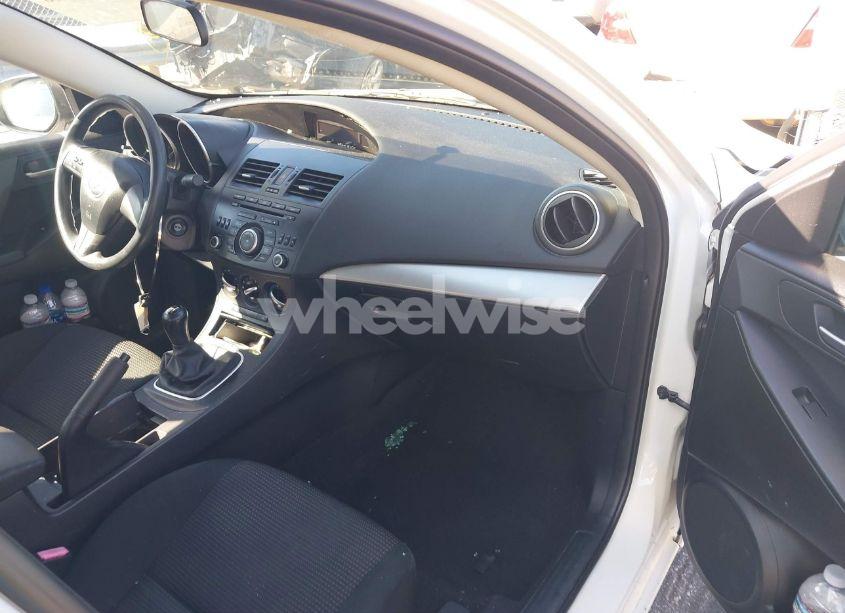 Photo 5 of 2013 Mazda Mazda3 I SV (VIN JM1BL1TF4D1797908)