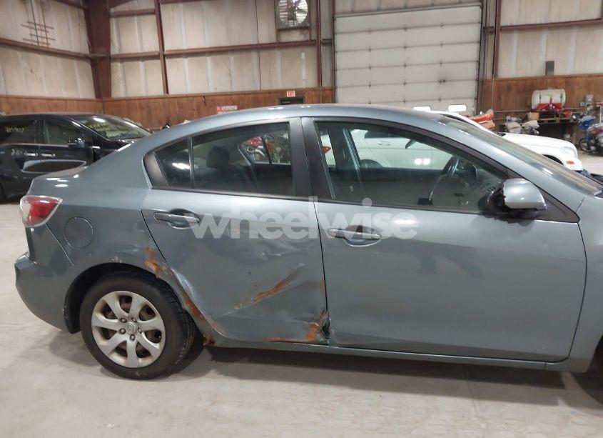 Photo 12 of 2013 Mazda Mazda3 I SV (VIN JM1BL1TF5D1723123)