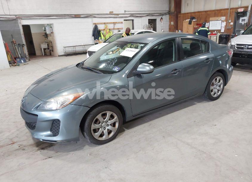 Photo 2 of 2013 Mazda Mazda3 I SV (VIN JM1BL1TF5D1723123)