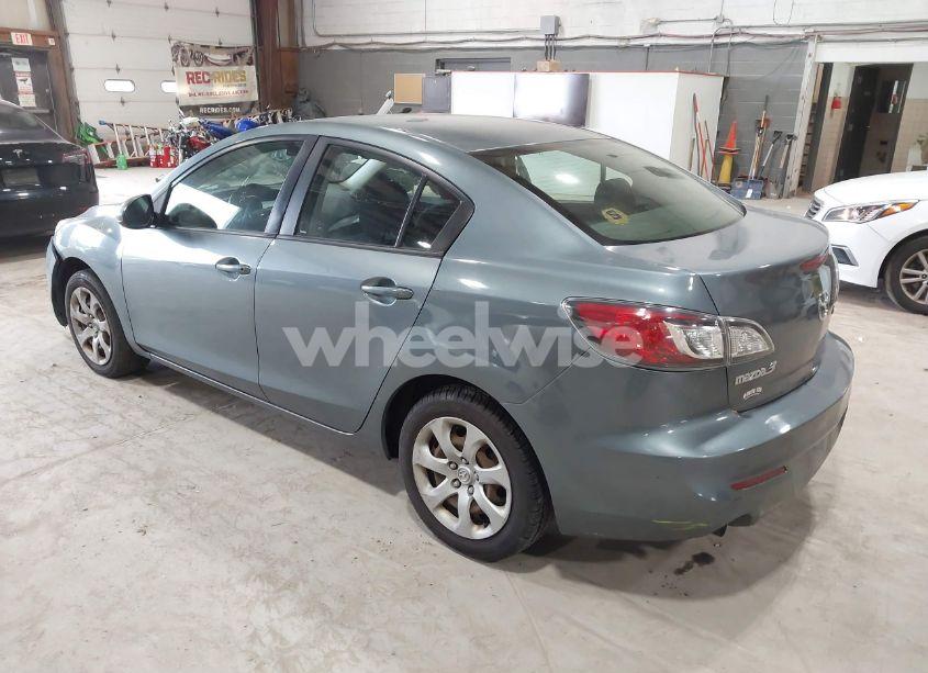 Photo 3 of 2013 Mazda Mazda3 I SV (VIN JM1BL1TF5D1723123)