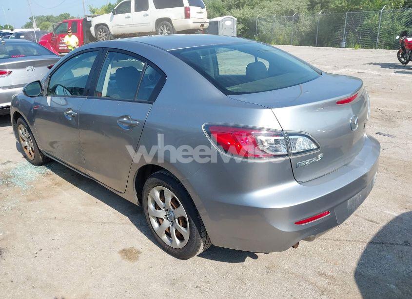 Photo 3 of 2013 Mazda Mazda3 I SV (VIN JM1BL1TF5D1725728)