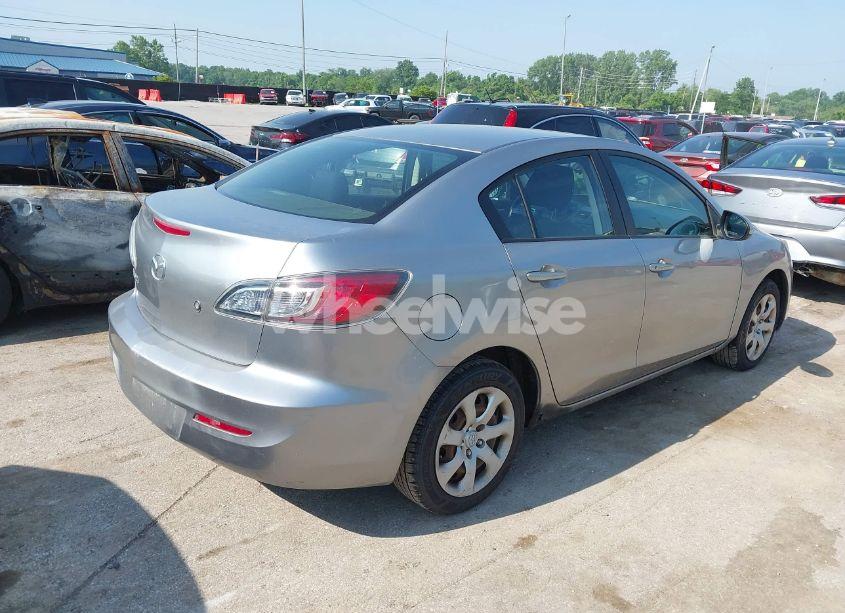 Photo 4 of 2013 Mazda Mazda3 I SV (VIN JM1BL1TF5D1725728)