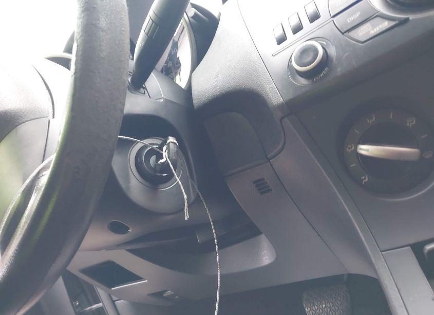 Photo 11 of 2013 Mazda Mazda3 I SV (VIN JM1BL1TF5D1811136)