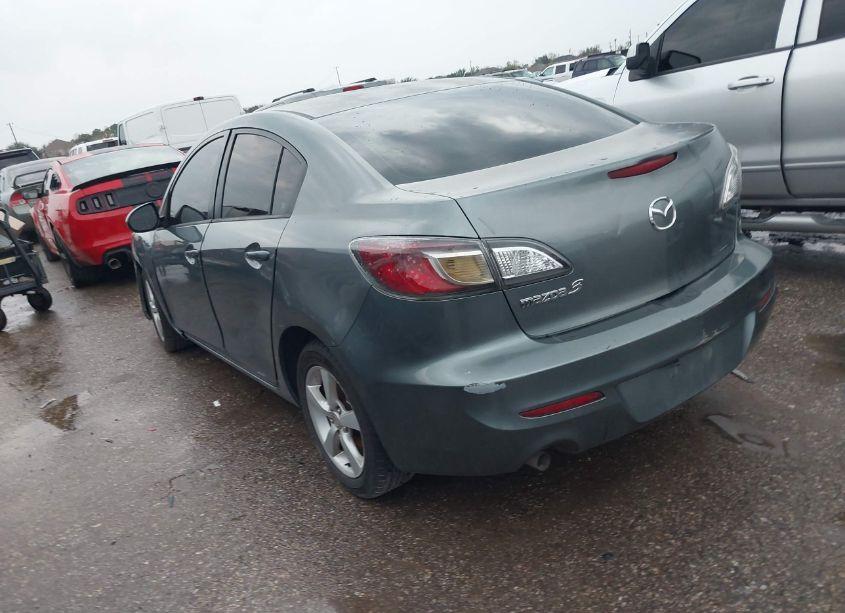Photo 3 of 2013 Mazda Mazda3 I SV (VIN JM1BL1TF5D1811136)