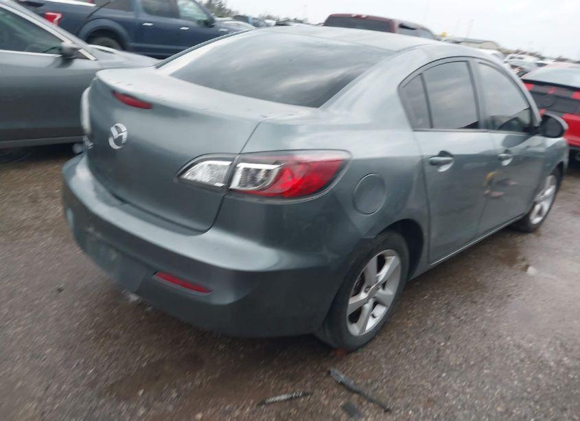Photo 4 of 2013 Mazda Mazda3 I SV (VIN JM1BL1TF5D1811136)