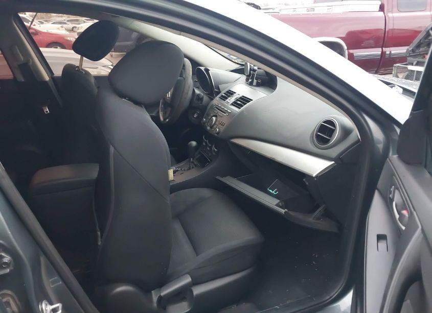 Photo 5 of 2013 Mazda Mazda3 I SV (VIN JM1BL1TF5D1811136)