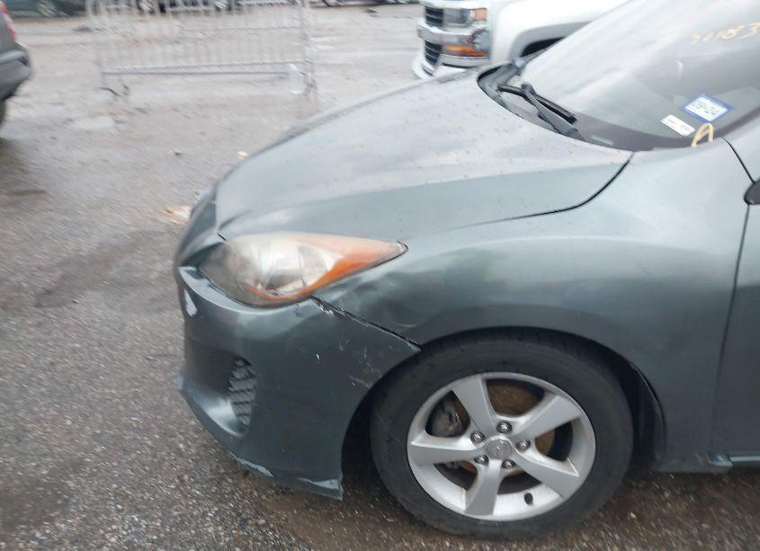 Photo 6 of 2013 Mazda Mazda3 I SV (VIN JM1BL1TF5D1811136)