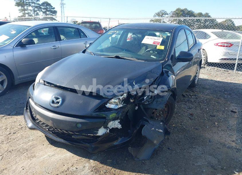 Photo 2 of 2013 Mazda Mazda3 I SV (VIN JM1BL1TF6D1723552)