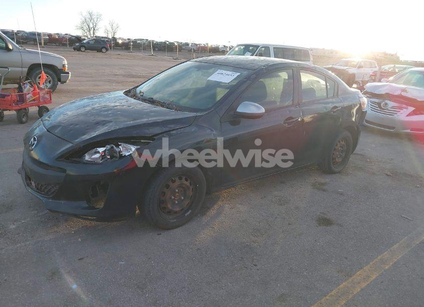 Photo 2 of 2013 Mazda Mazda3 I SV (VIN JM1BL1TF6D1785162)