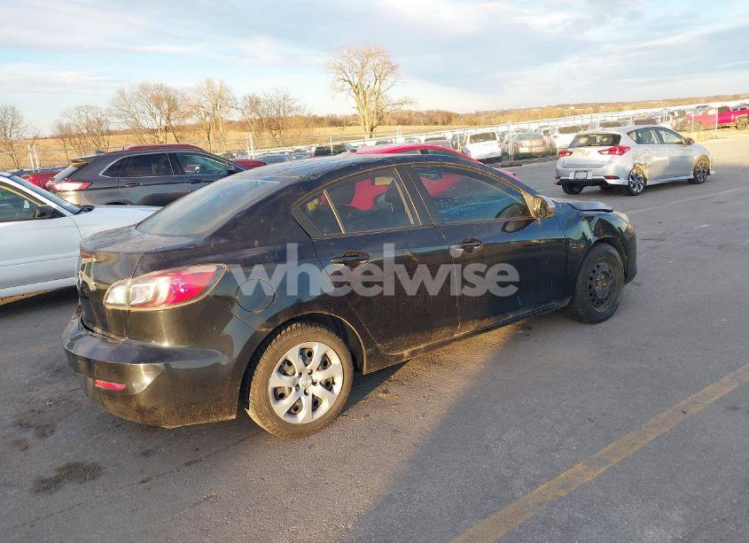 Photo 4 of 2013 Mazda Mazda3 I SV (VIN JM1BL1TF6D1785162)