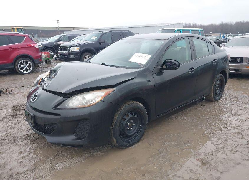 Photo 2 of 2013 Mazda Mazda3 I SV (VIN JM1BL1TF6D1829693)