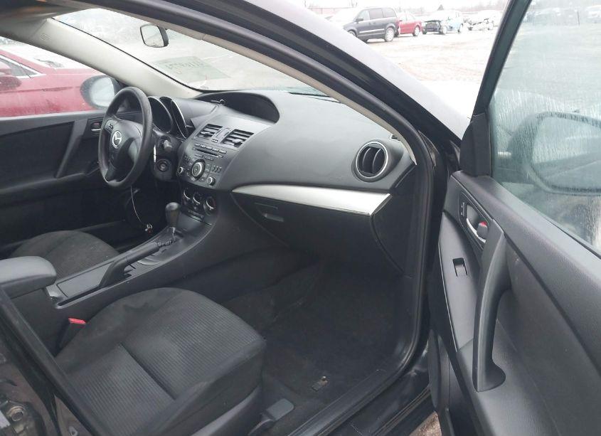 Photo 5 of 2013 Mazda Mazda3 I SV (VIN JM1BL1TF6D1829693)