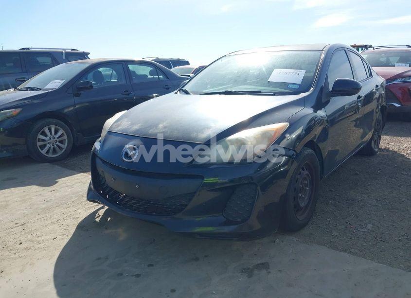 Photo 2 of 2013 Mazda Mazda3 I SV (VIN JM1BL1TF6D1838362)