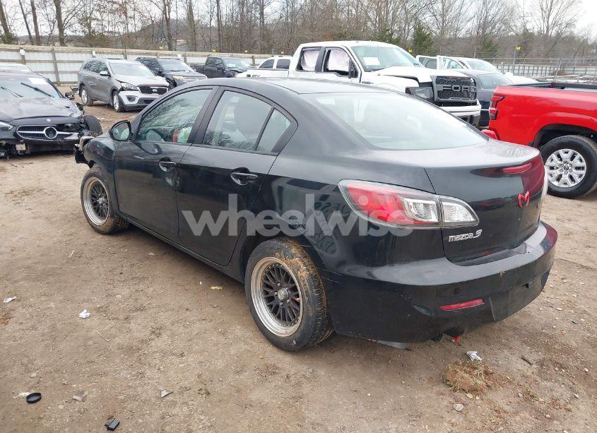 Photo 3 of 2013 Mazda Mazda3 I SV (VIN JM1BL1TF7D1806472)