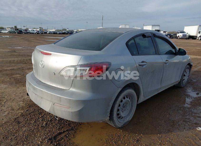 Photo 4 of 2013 Mazda Mazda3 I SV (VIN JM1BL1TF7D1820968)