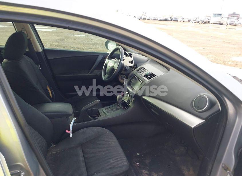 Photo 5 of 2013 Mazda Mazda3 I SV (VIN JM1BL1TF7D1820968)