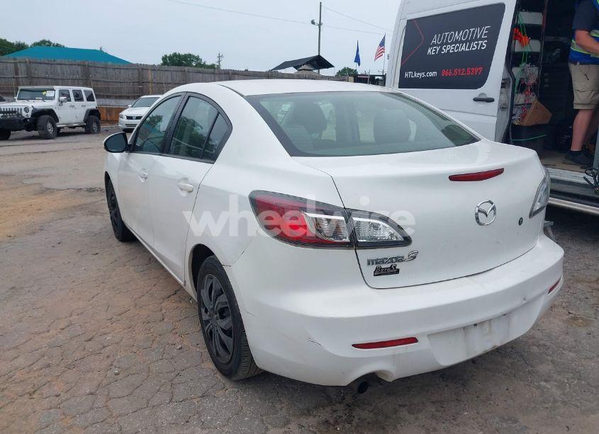 Photo 3 of 2013 Mazda Mazda3 I SV (VIN JM1BL1TF8D1723813)