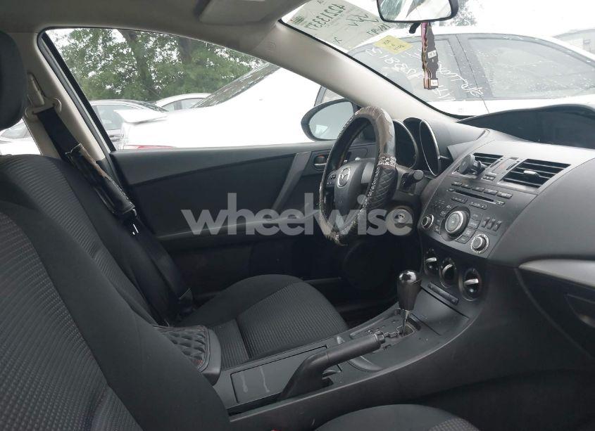 Photo 5 of 2013 Mazda Mazda3 I SV (VIN JM1BL1TF8D1723813)
