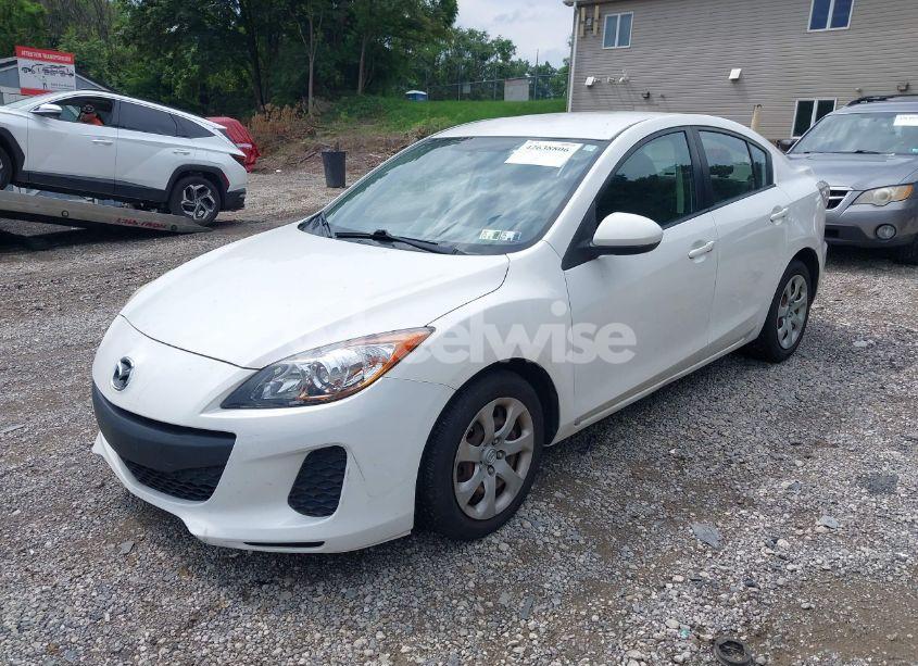 Photo 2 of 2013 Mazda Mazda3 I SV (VIN JM1BL1TF8D1735766)