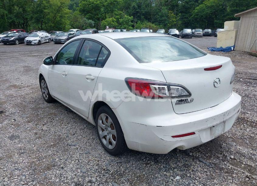 Photo 3 of 2013 Mazda Mazda3 I SV (VIN JM1BL1TF8D1735766)