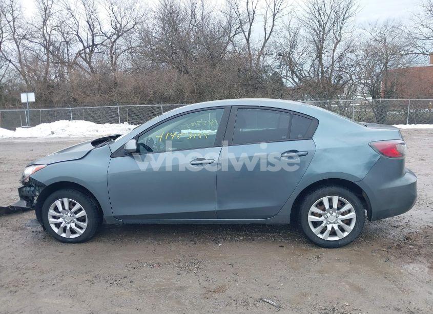 Photo 15 of 2013 Mazda Mazda3 I SV (VIN JM1BL1TF8D1754365)