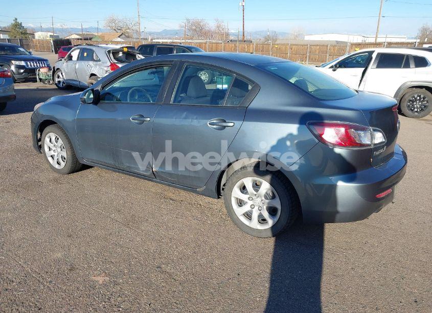 Photo 3 of 2013 Mazda Mazda3 I SV (VIN JM1BL1TF8D1766872)