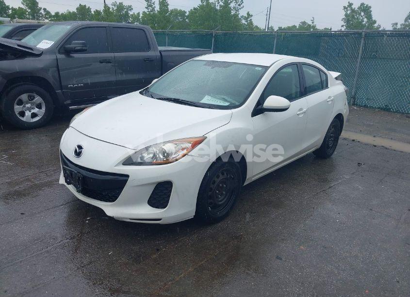 Photo 2 of 2013 Mazda Mazda3 I SV (VIN JM1BL1TF8D1776057)