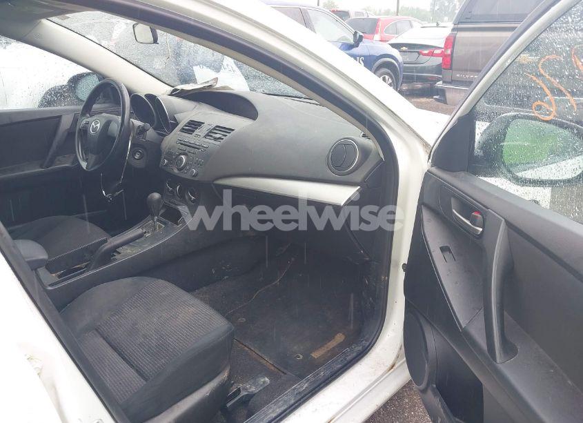 Photo 5 of 2013 Mazda Mazda3 I SV (VIN JM1BL1TF8D1776057)