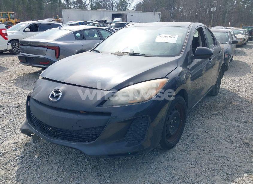 Photo 2 of 2013 Mazda Mazda3 I SV (VIN JM1BL1TF9D1705353)