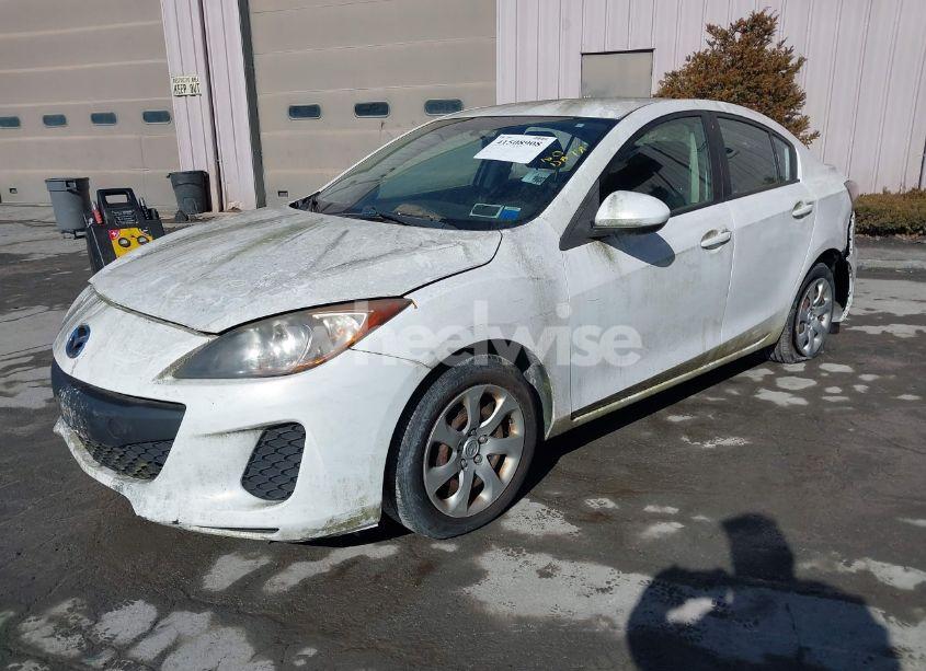Photo 2 of 2013 Mazda Mazda3 I SV (VIN JM1BL1TF9D1729541)